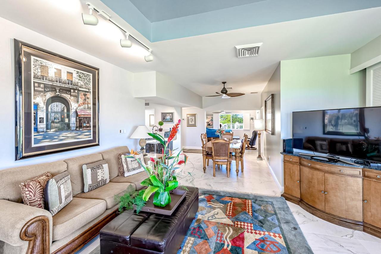 Apartment Tropical Elegance Golf Course Penthouse